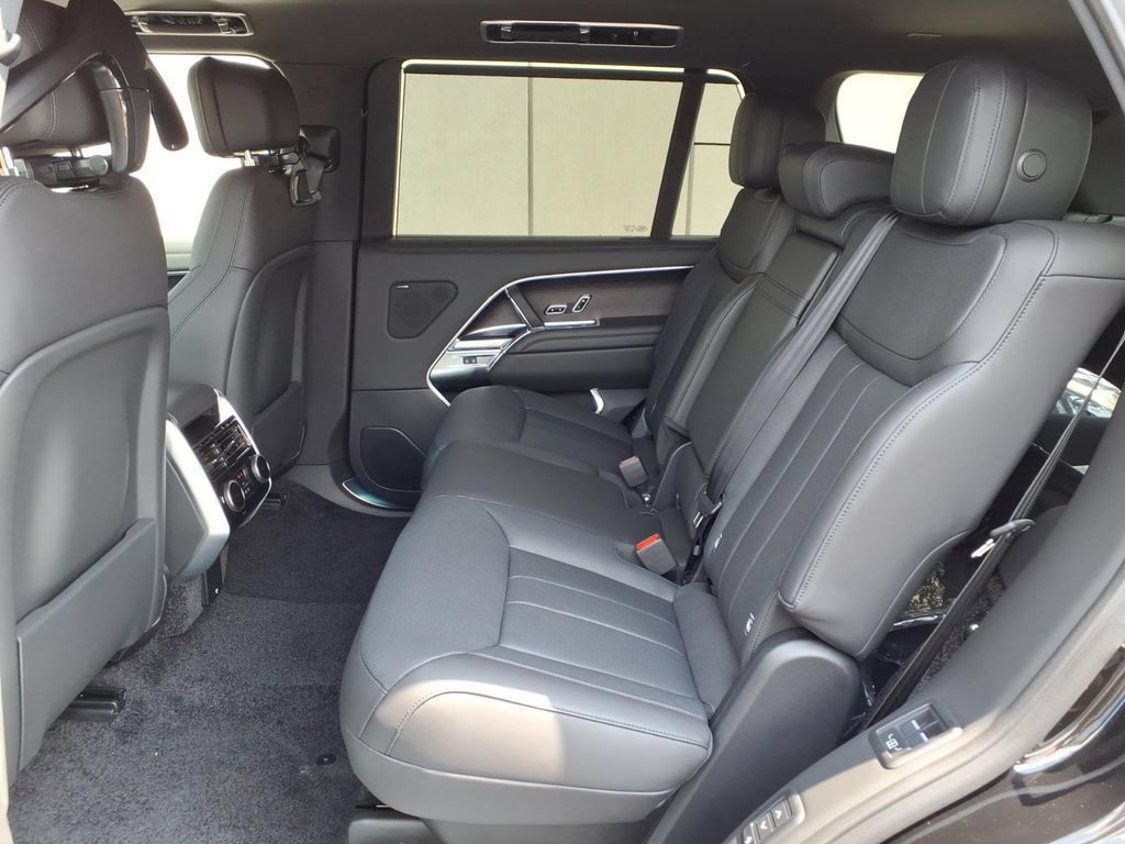 New 2026 Land Rover Range Rover Long Wheelbase SE AWD/4WD image 8