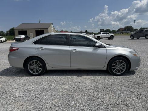 Used 2017 Toyota Camry SE FWD image 4