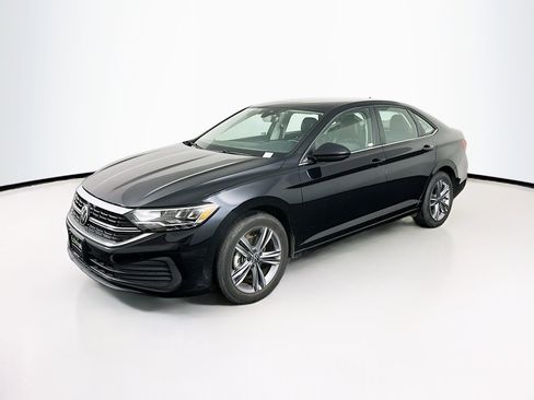 Used 2024 Volkswagen Jetta SE image 3