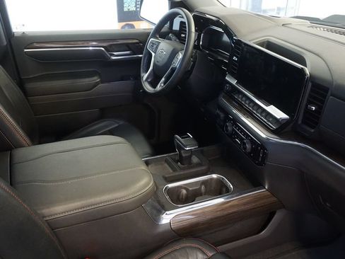 Used 2024 Chevrolet Silverado 1500 LT Trail Boss w/ Convenience Package II AWD/4WD image 25