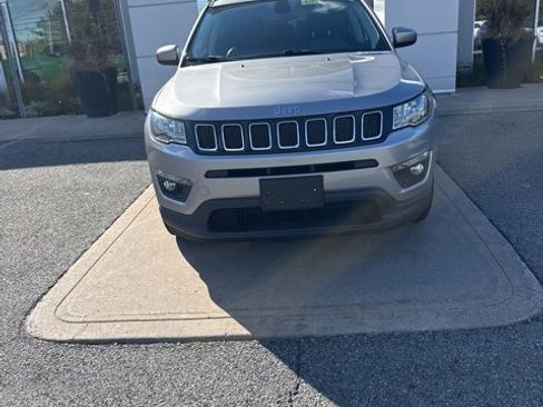 Used 2019 Jeep Compass Latitude w/ Popular Equipment Group image 2