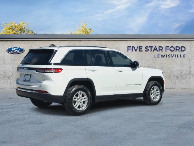 Used 2024 Jeep Grand Cherokee Laredo RWD image 8