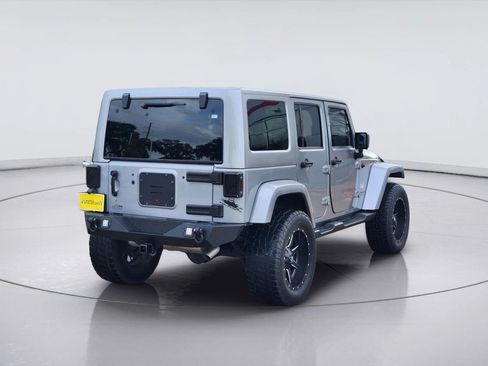Used 2015 Jeep Wrangler Unlimited Sahara w/ Connectivity Group AWD/4WD image 5