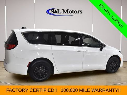 Certified 2025 Chrysler Pacifica Select FWD image 8