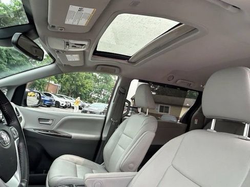 Used 2020 Toyota Sienna XLE w/ XLE Navigation Package AWD/4WD image 12