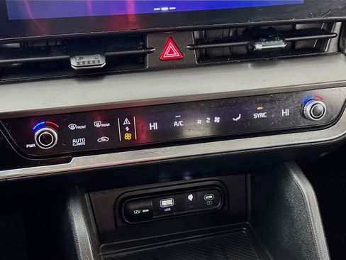 Used 2024 Kia Sportage EX image 18