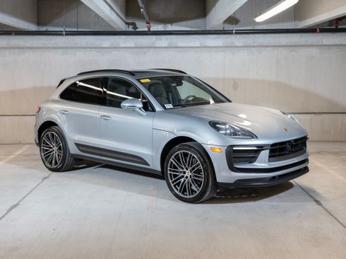 Certified 2026 Porsche Macan AWD/4WD image 7