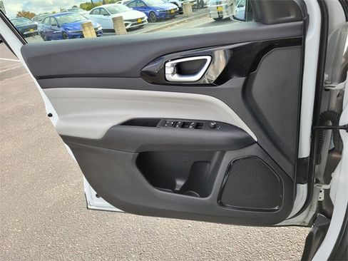 Used 2024 Jeep Compass Limited image 28