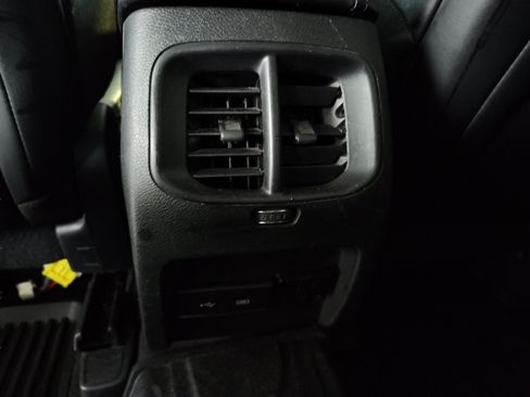 Used 2019 Jeep Cherokee Limited AWD/4WD image 18