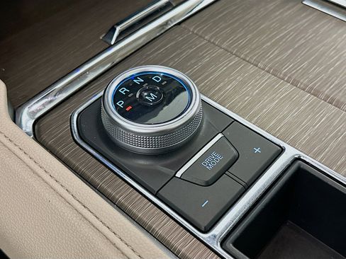 Used 2023 Ford Expedition Limited image 25