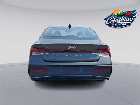 Used 2025 Hyundai Elantra SE FWD image 5