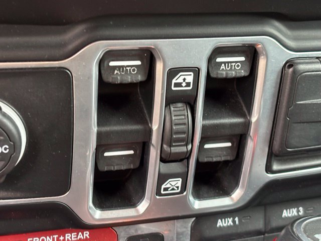 Used 2018 Jeep Wrangler Unlimited Rubicon w/ Dual Top Group AWD/4WD image 18