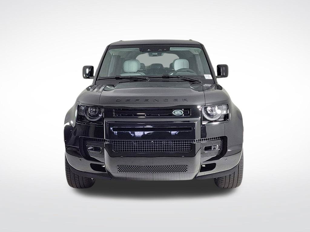 Used 2025 Land Rover Defender 130 V8 AWD/4WD image 8
