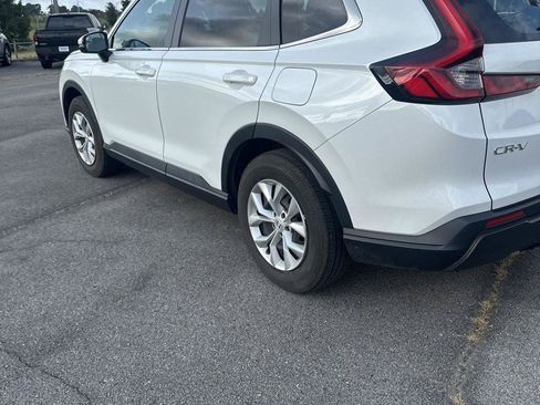 Used 2023 Honda CR-V LX image 3