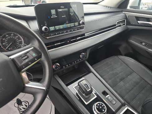 Used 2024 Mitsubishi Outlander SE Black Edition image 18