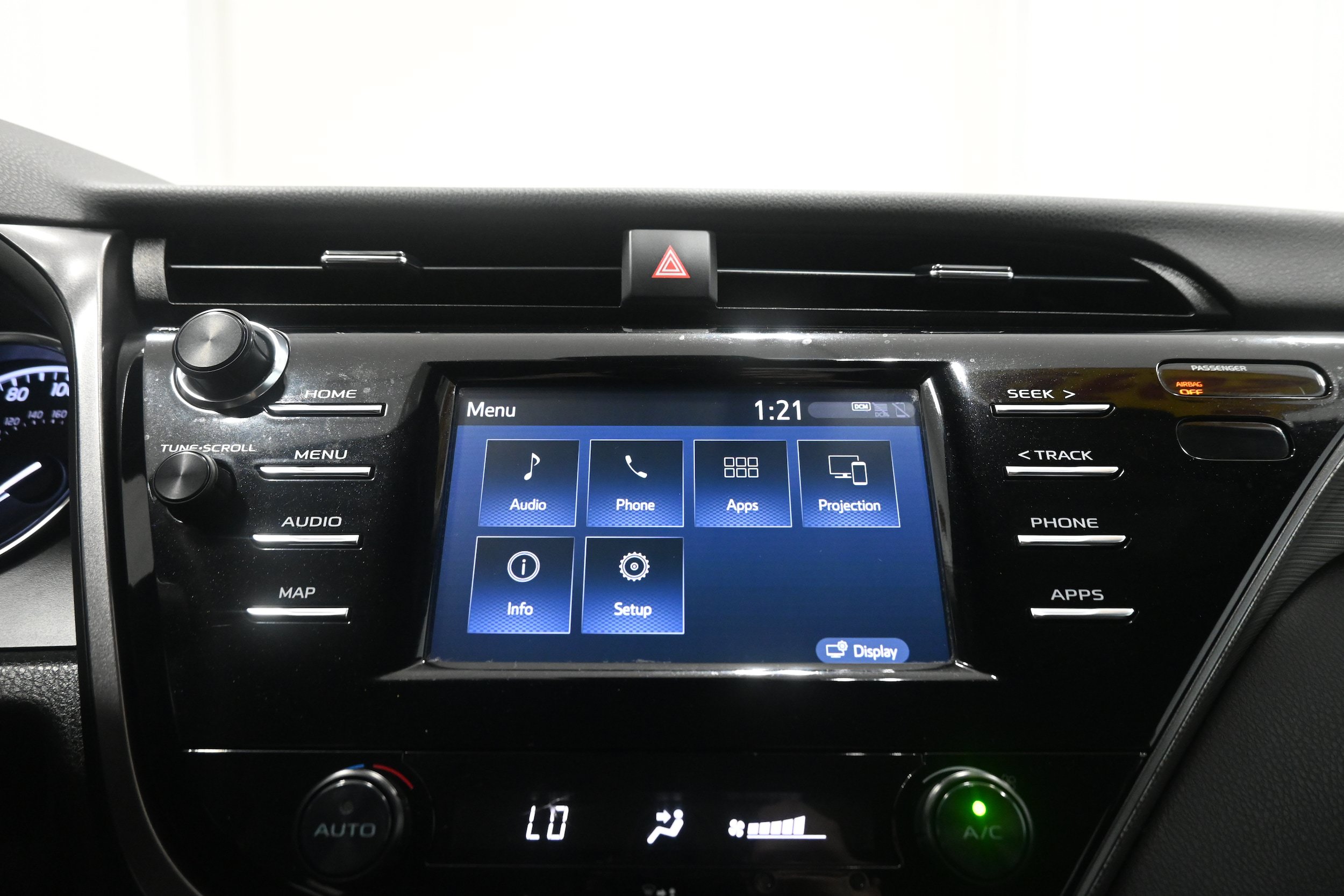 Used 2019 Toyota Camry SE FWD image 13