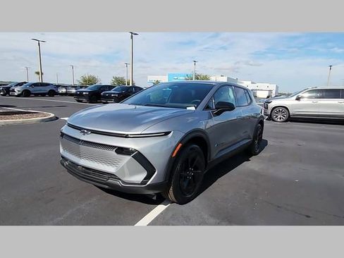 New 2026 Chevrolet Equinox EV LT image 29