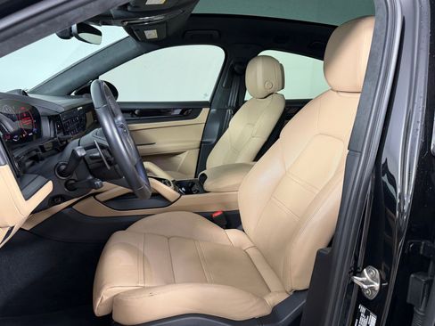 Used 2025 Porsche Cayenne GTS image 5
