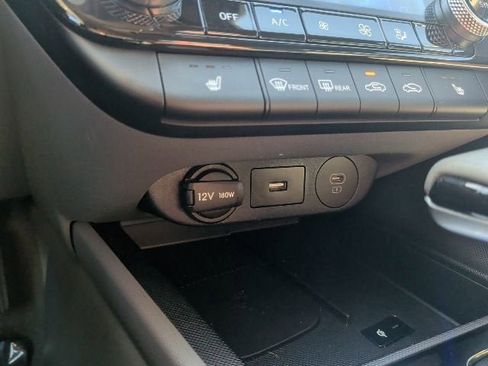 Used 2025 Hyundai Elantra SEL FWD image 20