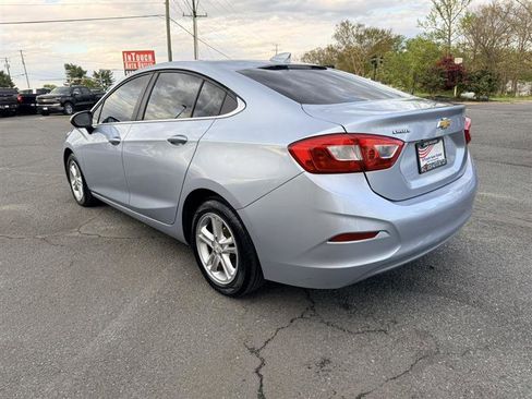 Used 2017 Chevrolet Cruze LT w/ Convenience Package FWD image 7
