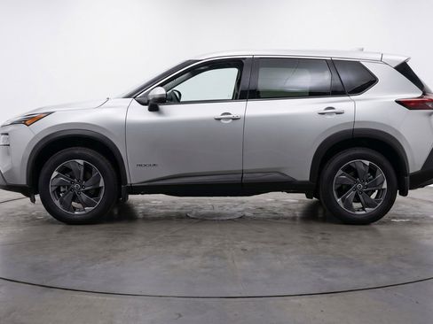 Used 2025 Nissan Rogue SV FWD image 5