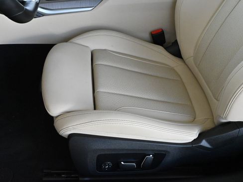 Used 2025 BMW 430i Coupe w/ M Sport Package RWD image 26