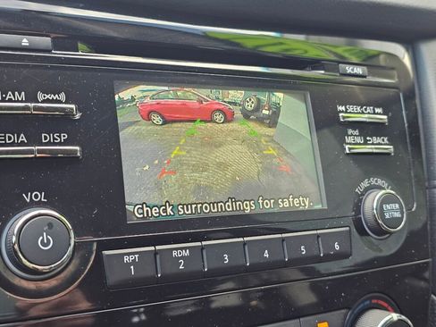 Used 2017 Nissan Rogue SV image 30