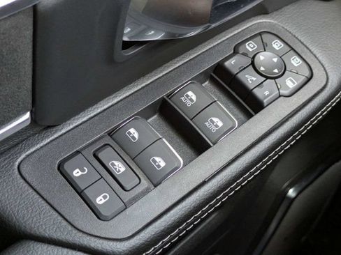 New 2026 RAM 2500 Laramie AWD/4WD image 22