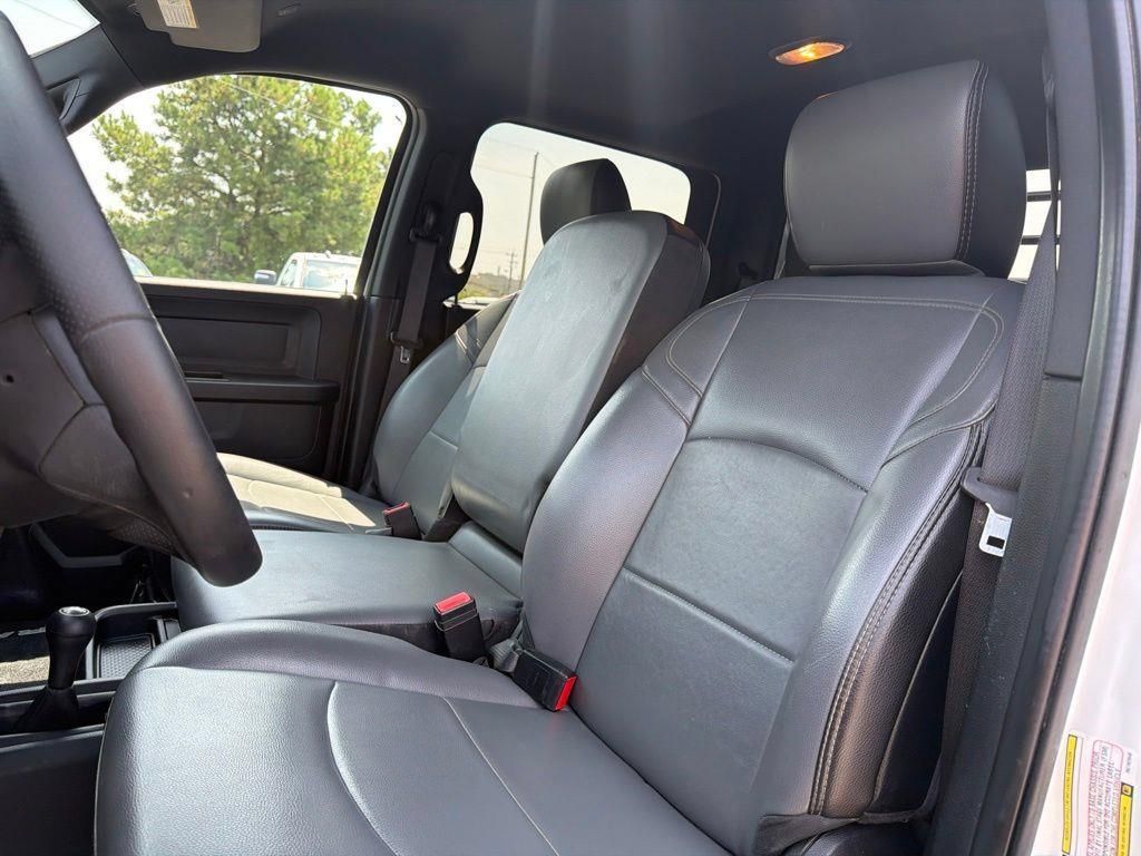 Used 2024 RAM 3500 Tradesman w/ Chrome Appearance Group AWD/4WD image 31