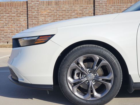 Certified 2023 Honda Accord EX image 10