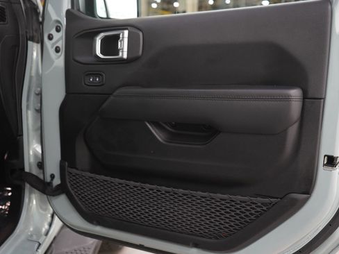 Used 2023 Jeep Wrangler Unlimited Sahara AWD/4WD image 9