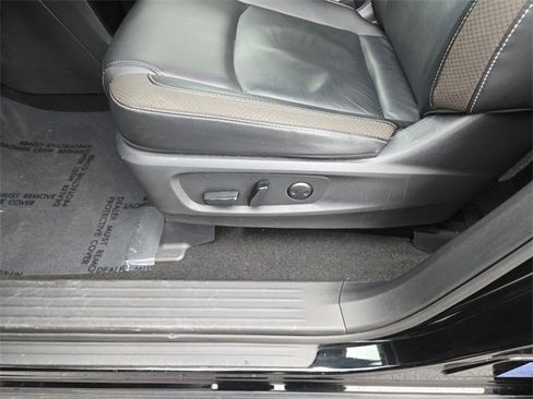 Certified 2025 Nissan Pathfinder SL image 32