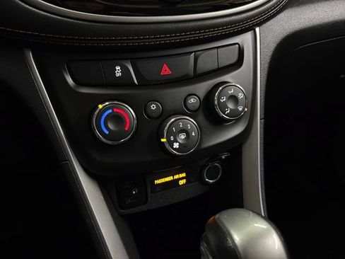 Used 2021 Chevrolet Trax LT w/ LT Convenience Package AWD/4WD image 44