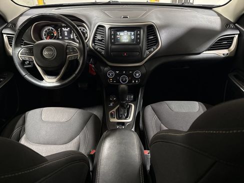 Used 2017 Jeep Cherokee Latitude AWD/4WD image 10