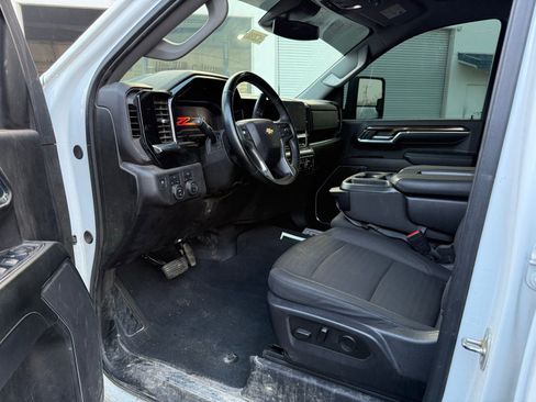 Used 2024 Chevrolet Silverado 2500 LT image 5