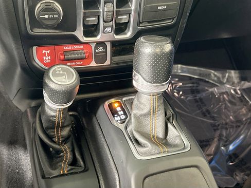 Used 2021 Jeep Gladiator Mojave image 17