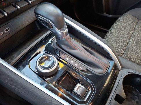 Used 2023 Chevrolet Colorado Z71 w/ Z71 Convenience Package 2 image 16