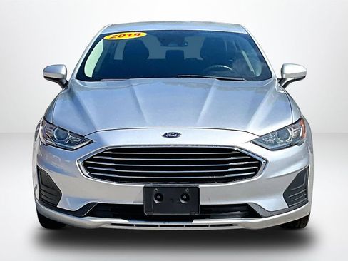 Used 2019 Ford Fusion SE FWD image 2