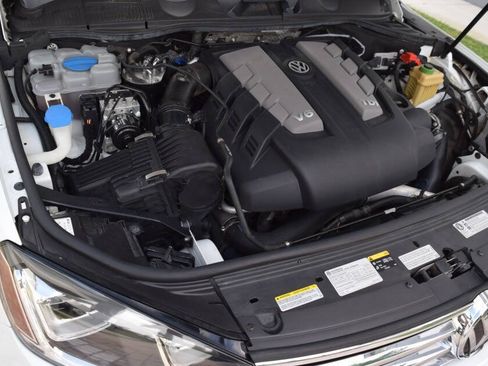 Used 2016 Volkswagen Touareg TDI AWD/4WD image 92