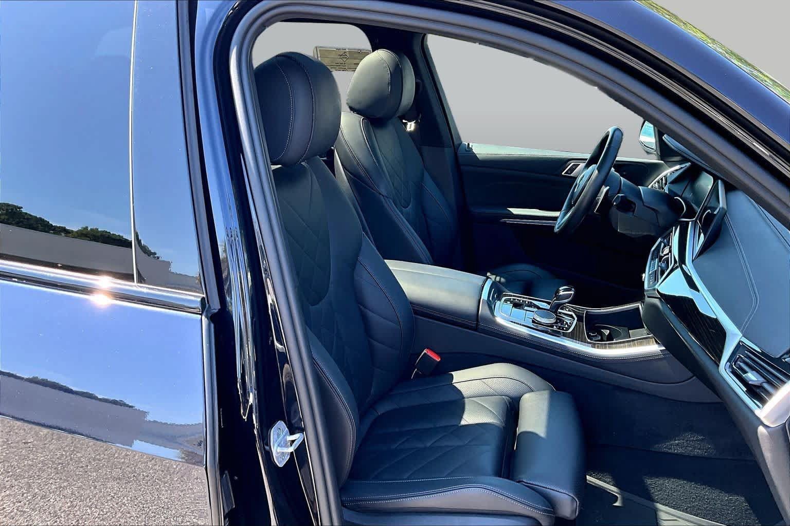 Used 2023 BMW X5 xDrive40i w/ M Sport Package AWD/4WD image 9