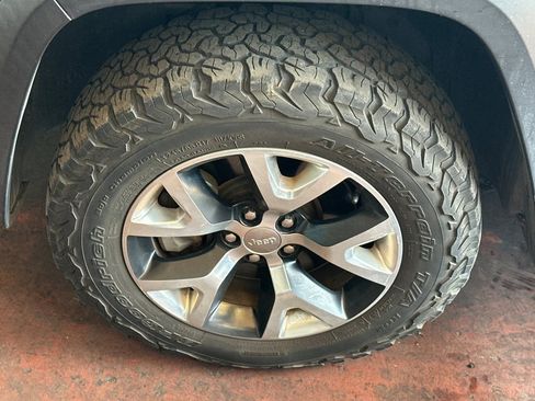 Used 2015 Jeep Cherokee Trailhawk image 3