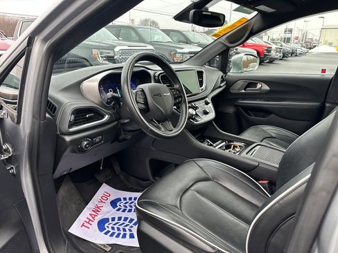 Used 2021 Chrysler Pacifica Limited w/ S Appearance Package image 9