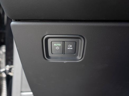 Used 2025 Porsche Macan Electric RWD image 19