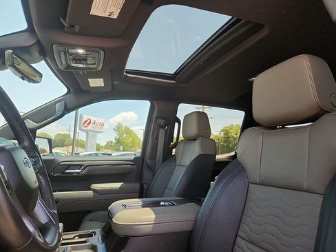 Certified 2022 Chevrolet Silverado 1500 ZR2 w/ Technology Package AWD/4WD image 11