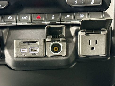 Used 2020 GMC Sierra 1500 SLE w/ SLE Value Package image 17