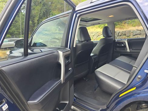 Used 2020 Toyota 4Runner SR5 Premium w/ Moonroof Package AWD/4WD image 25