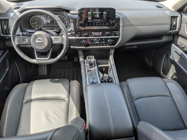 Used 2025 Nissan Pathfinder SL AWD/4WD image 5