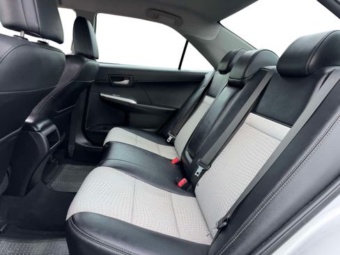 Used 2014 Toyota Camry SE FWD image 12