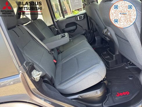 Used 2024 Jeep Wrangler Unlimited w/ Convenience Group AWD/4WD image 50