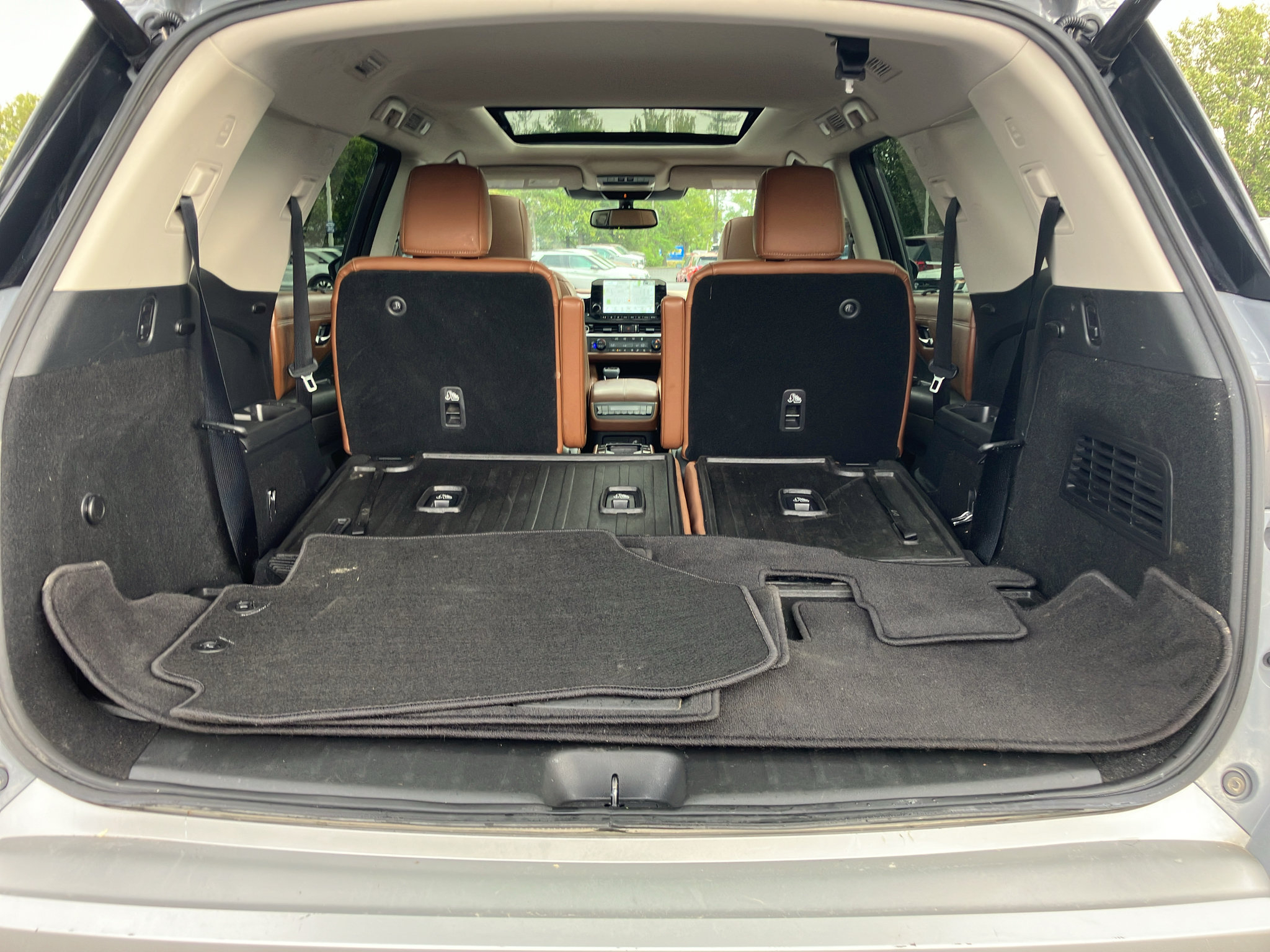 Used 2022 Nissan Pathfinder Platinum w/ Cargo Package AWD/4WD image 35